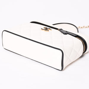 CHANEL Slim Vanity Bag Vanity Case Shoulder Bag Random Number Lambskin White Black Bicolor Silver Hardware Good Condition Used 4a004238