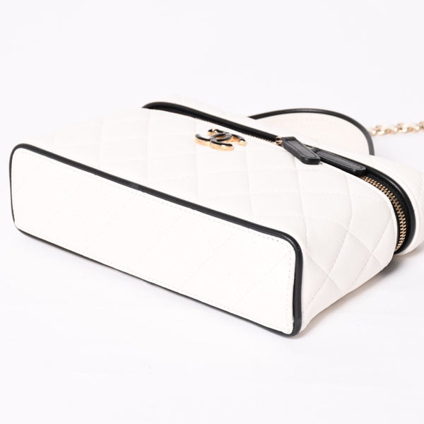 CHANEL Slim Vanity Bag Vanity Case Shoulder Bag Random Number Lambskin White Black Bicolor Silver Hardware Good Condition Used 4a004238