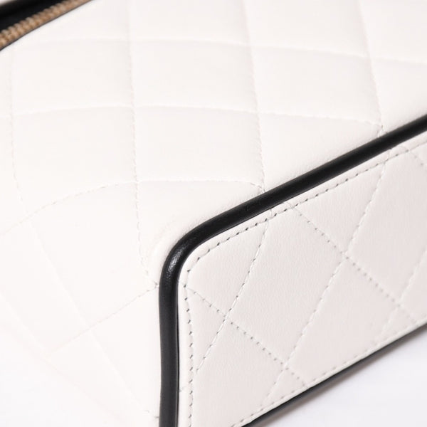 CHANEL Slim Vanity Bag Vanity Case Shoulder Bag Random Number Lambskin White Black Bicolor Silver Hardware Good Condition Used 4a004238