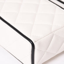 画像をギャラリービューアに読み込む, CHANEL シャネル スリムヴァニティバッグ ヴァニティケース ショルダーバッグ ランダム番台 ラムスキン ホワイト ブラック バイカラー シルバー金具 美品 中古 4a004238