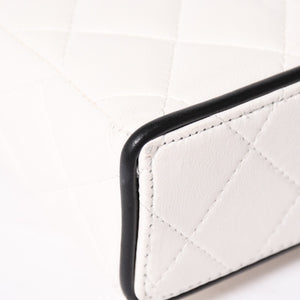 CHANEL Slim Vanity Bag Vanity Case Shoulder Bag Random Number Lambskin White Black Bicolor Silver Hardware Good Condition Used 4a004238