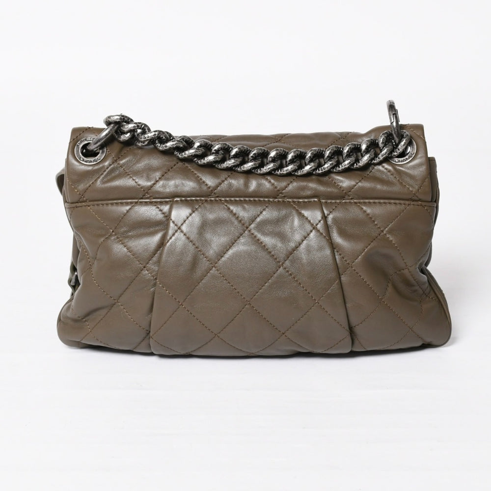 極美品 CHANEL シャネル 2WAYバッグ 16番台 ココマーク ラムスキン キルティング オリーブ アンティークシルバー金具 中古 4a003948