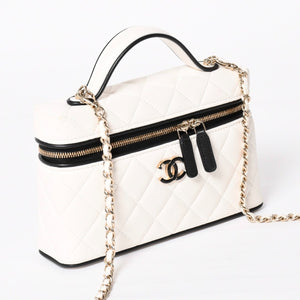 CHANEL Slim Vanity Bag Vanity Case Shoulder Bag Random Number Lambskin White Black Bicolor Silver Hardware Good Condition Used 4a004238