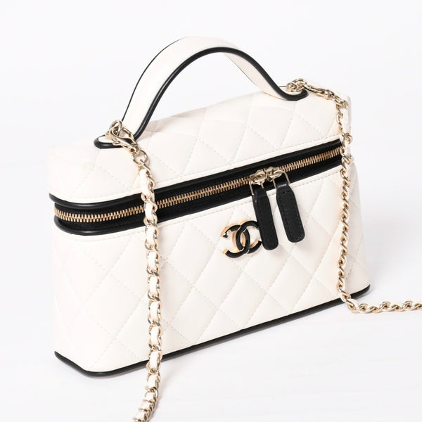 CHANEL Slim Vanity Bag Vanity Case Shoulder Bag Random Number Lambskin White Black Bicolor Silver Hardware Good Condition Used 4a004238