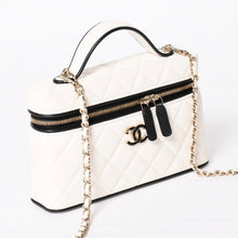 画像をギャラリービューアに読み込む, CHANEL シャネル スリムヴァニティバッグ ヴァニティケース ショルダーバッグ ランダム番台 ラムスキン ホワイト ブラック バイカラー シルバー金具 美品 中古 4a004238