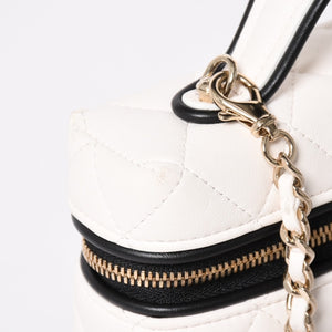 CHANEL Slim Vanity Bag Vanity Case Shoulder Bag Random Number Lambskin White Black Bicolor Silver Hardware Good Condition Used 4a004238