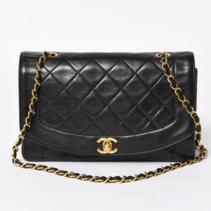 Very Good Condition CHANEL Diana 25 S Flap S Chain Shoulder Bag No. 2 Coco Mark Lambskin Black Gold Hardware Used 4a003914
