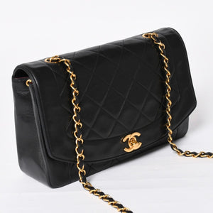 Very Good Condition CHANEL Diana 25 S Flap S Chain Shoulder Bag No. 2 Coco Mark Lambskin Black Gold Hardware Used 4a003914