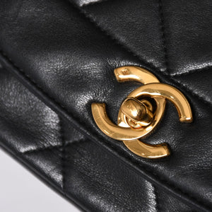 Very Good Condition CHANEL Diana 25 S Flap S Chain Shoulder Bag No. 2 Coco Mark Lambskin Black Gold Hardware Used 4a003914