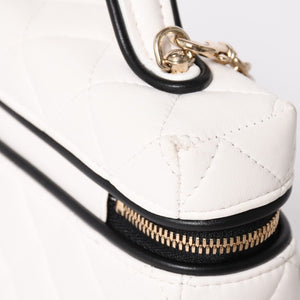 CHANEL Slim Vanity Bag Vanity Case Shoulder Bag Random Number Lambskin White Black Bicolor Silver Hardware Good Condition Used 4a004238