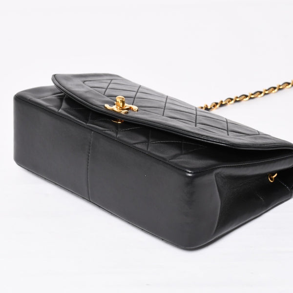 Very Good Condition CHANEL Diana 25 S Flap S Chain Shoulder Bag No. 2 Coco Mark Lambskin Black Gold Hardware Used 4a003914