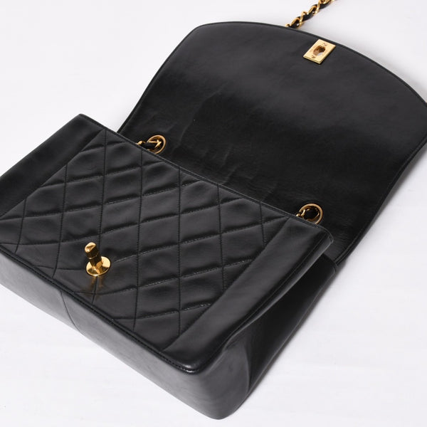 Very Good Condition CHANEL Diana 25 S Flap S Chain Shoulder Bag No. 2 Coco Mark Lambskin Black Gold Hardware Used 4a003914