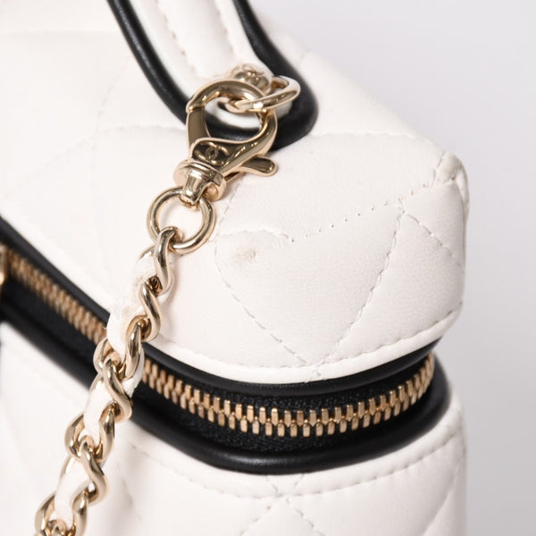CHANEL Slim Vanity Bag Vanity Case Shoulder Bag Random Number Lambskin White Black Bicolor Silver Hardware Good Condition Used 4a004238