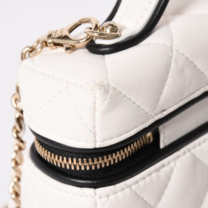 CHANEL Slim Vanity Bag Vanity Case Shoulder Bag Random Number Lambskin White Black Bicolor Silver Hardware Good Condition Used 4a004238