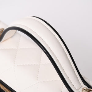 CHANEL Slim Vanity Bag Vanity Case Shoulder Bag Random Number Lambskin White Black Bicolor Silver Hardware Good Condition Used 4a004238