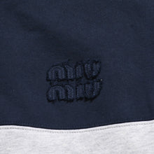 Load image into Gallery viewer, 極美品 MIUMIU ミュウミュウ ハーフジップスウェット トレーナー A MJL090 S000 17H4 コットン ネイビー グレー サイズM 中古 4a004281