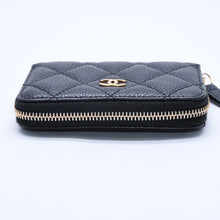 Load image into Gallery viewer, 極美品 CHANEL シャネル クラシック ジップ コインケース AP0216 キャビア極美品 CHANEL シャネル クラシック ジップ コインケース AP0216 マトラッセ キャビアスキン ランダム番台 ブラック 財布 カードケース ゴールド金具 中古 4a004257