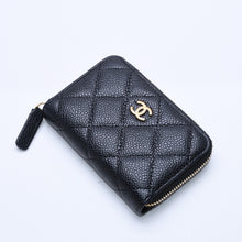 Load image into Gallery viewer, 極美品 CHANEL シャネル クラシック ジップ コインケース AP0216 キャビア極美品 CHANEL シャネル クラシック ジップ コインケース AP0216 マトラッセ キャビアスキン ランダム番台 ブラック 財布 カードケース ゴールド金具 中古 4a004257