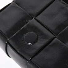 画像をギャラリービューアに読み込む, BOTTEGA VENETA ボッテガ ヴェネタ CASSETTE カセット キャンディ ミニショルダーバッグ ブラック レザー 美品 中古 4a004308