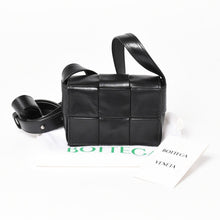 画像をギャラリービューアに読み込む, BOTTEGA VENETA ボッテガ ヴェネタ CASSETTE カセット キャンディ ミニショルダーバッグ ブラック レザー 美品 中古 4a004308