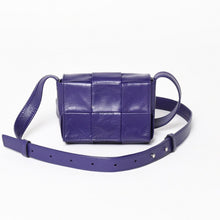 画像をギャラリービューアに読み込む, 極美品 BOTTEGA VENETA ボッテガ ヴェネタ キャンディカセット イントレチャート ミニ ショルダーバッグ パープル シルバー金具 中古 4a004306