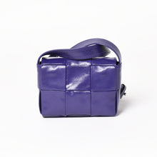 画像をギャラリービューアに読み込む, 極美品 BOTTEGA VENETA ボッテガ ヴェネタ キャンディカセット イントレチャート ミニ ショルダーバッグ パープル シルバー金具 中古 4a004306