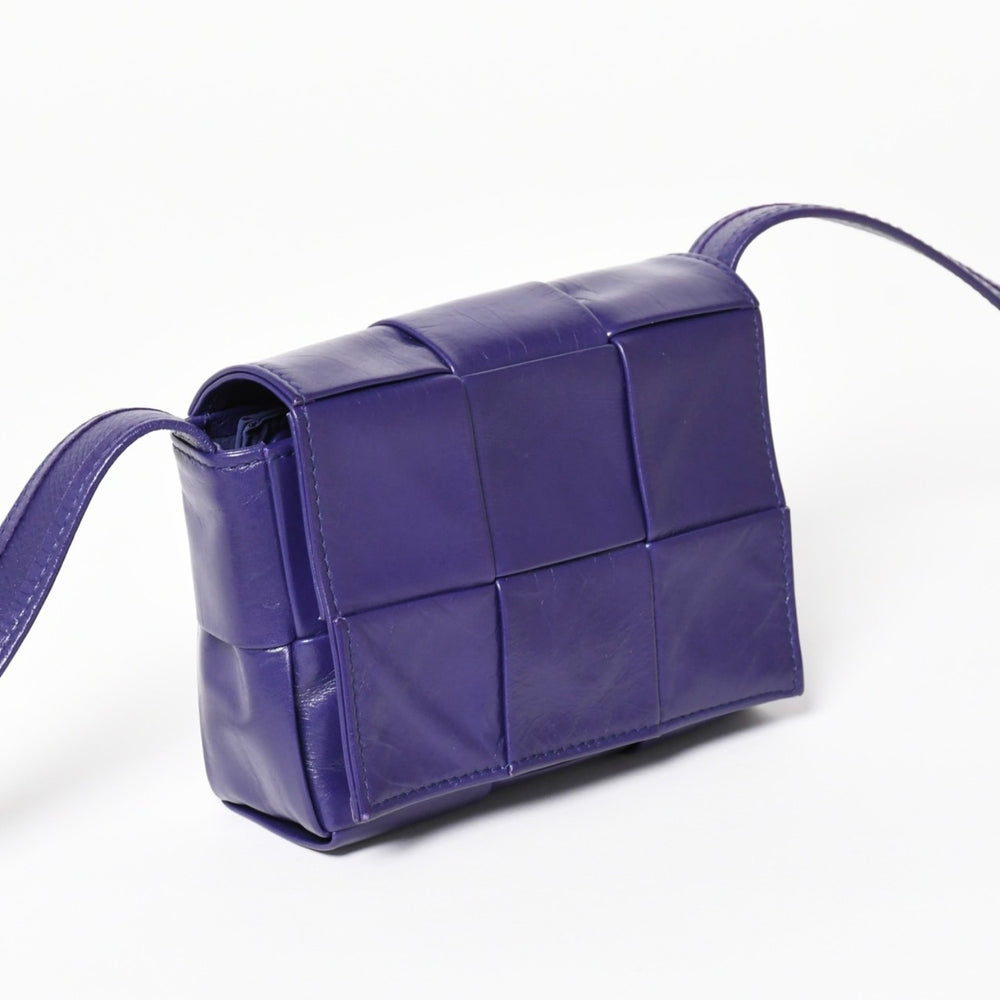 極美品 BOTTEGA VENETA ボッテガ ヴェネタ キャンディカセット イントレチャート ミニ ショルダーバッグ パープル シルバー金具 中古 4a004306