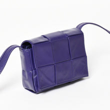 画像をギャラリービューアに読み込む, 極美品 BOTTEGA VENETA ボッテガ ヴェネタ キャンディカセット イントレチャート ミニ ショルダーバッグ パープル シルバー金具 中古 4a004306