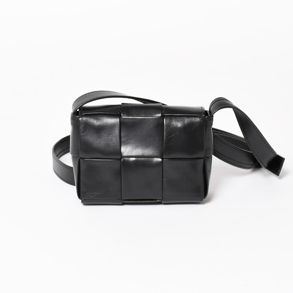 BOTTEGA VENETA ボッテガ ヴェネタ CASSETTE カセット キャンディ ミニショルダーバッグ ブラック レザー 美品 中古 4a004308