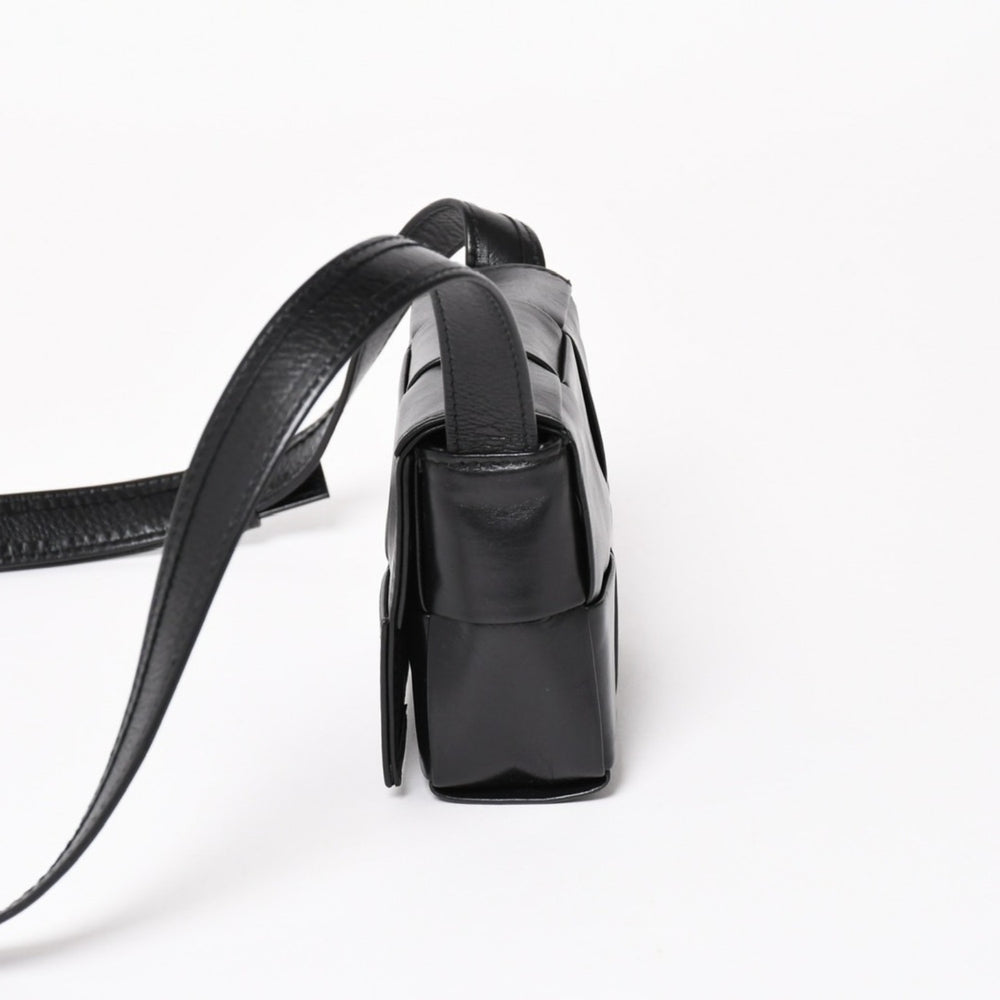 BOTTEGA VENETA ボッテガ ヴェネタ CASSETTE カセット キャンディ ミニショルダーバッグ ブラック レザー 美品 中古 4a004308