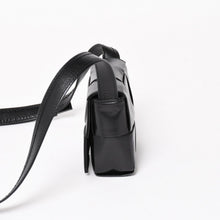 画像をギャラリービューアに読み込む, BOTTEGA VENETA ボッテガ ヴェネタ CASSETTE カセット キャンディ ミニショルダーバッグ ブラック レザー 美品 中古 4a004308