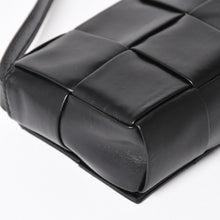 画像をギャラリービューアに読み込む, BOTTEGA VENETA ボッテガ ヴェネタ CASSETTE カセット キャンディ ミニショルダーバッグ ブラック レザー 美品 中古 4a004308