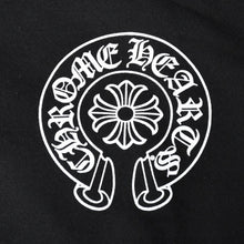 画像をギャラリービューアに読み込む, 新品未使用 CHROME HEARTS クロムハーツ 大阪限定ホースシュー ジップアップフーディ パーカー 大阪限定 ホースシュー CHプラス スクロールラベル ダガー ブラック シルバー925 XLサイズ 中古 4a004315
