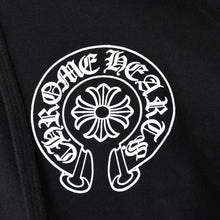 画像をギャラリービューアに読み込む, 新品同様 CHROME HEARTS クロムハーツ 大阪限定ホースシュー ジップアップフーディ パーカー 大阪限定 ホースシュー CHプラス スクロールラベル ダガー ブラック シルバー925 XLサイズ 中古 4a004313