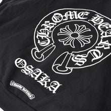 画像をギャラリービューアに読み込む, 新品同様 CHROME HEARTS クロムハーツ 大阪限定ホースシュー ジップアップフーディ パーカー 大阪限定 ホースシュー CHプラス スクロールラベル ダガー ブラック シルバー925 XLサイズ 中古 4a004313