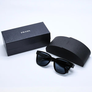 Excellent condition PRADA sunglasses, black with dark blue lenses, SPR A04-F, size 54.◻18 Used 4a004314
