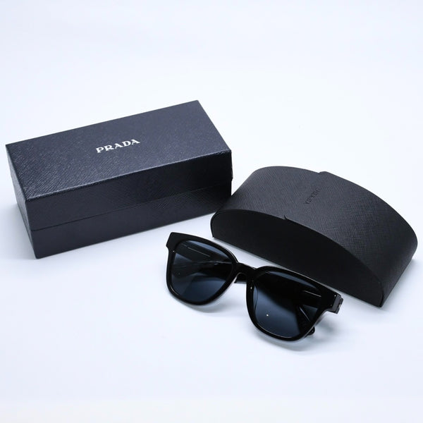 Excellent condition PRADA sunglasses, black with dark blue lenses, SPR A04-F, size 54.◻18 Used 4a004314