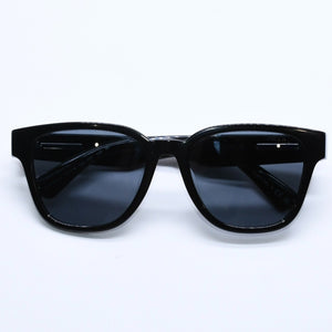 Excellent condition PRADA sunglasses, black with dark blue lenses, SPR A04-F, size 54.◻18 Used 4a004314
