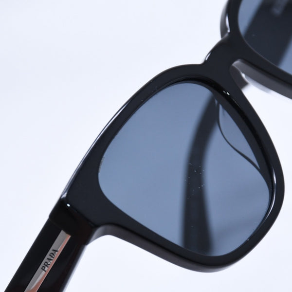 Excellent condition PRADA sunglasses, black with dark blue lenses, SPR A04-F, size 54.◻18 Used 4a004314
