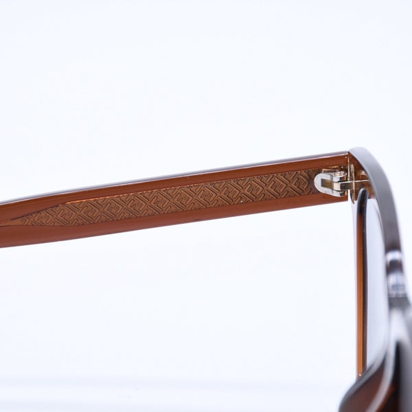 FENDI sunglasses, brown temples, black lenses, gold hardware, FF M0053/F/S 55◻18 150 Excellent condition Used 4a004321