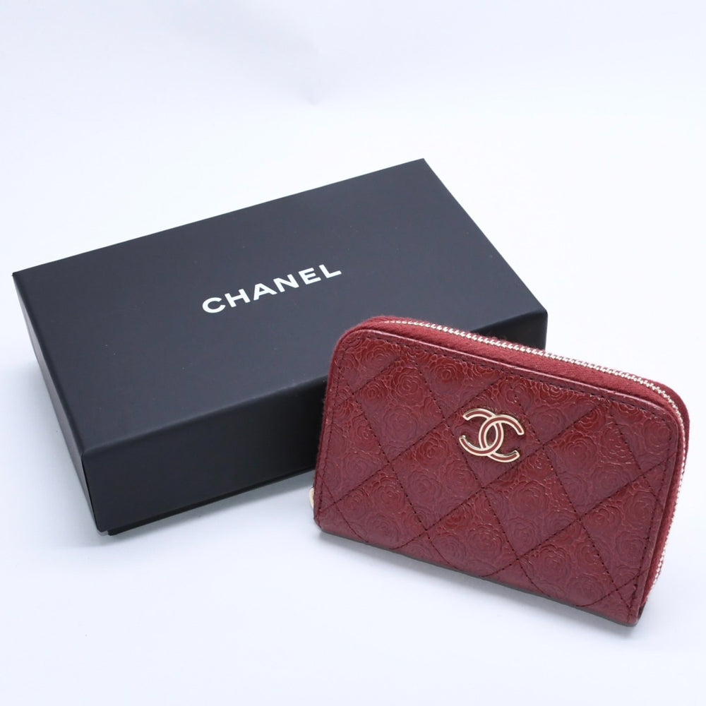 極美品 CHANEL シャネル カメリア型押し マトラッセ ラウンドファスナー コインケース 26番台 カーフスキン キルティング ココマーク ボルドー ゴールド金具 中古 4a004263
