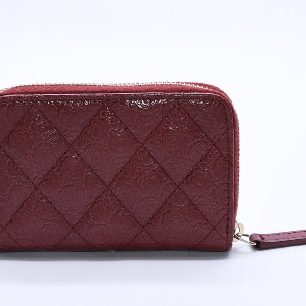 極美品 CHANEL シャネル カメリア型押し マトラッセ ラウンドファスナー コインケース 26番台 カーフスキン キルティング ココマーク ボルドー ゴールド金具 中古 4a004263