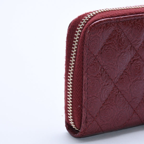 極美品 CHANEL シャネル カメリア型押し マトラッセ ラウンドファスナー コインケース 26番台 カーフスキン キルティング ココマーク ボルドー ゴールド金具 中古 4a004263