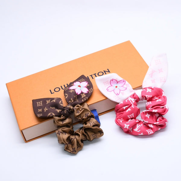 極美品 LOUIS VUITTON ルイヴィトン 村上隆 シュシュ ヘアアクセサリー チェリーブロッサム ブラウン ピンク M96067 中古 4a004256