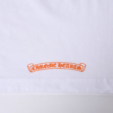 画像をギャラリービューアに読み込む, 極美品 CHROME HEARTS クロムハーツ オレンジセメタリークロス Tシャツ プリント キングタコ ホワイト オレンジ サイズXXL 中古 4a000030