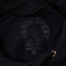 画像をギャラリービューアに読み込む, 新品未使用 CHROME HEARTS クロムハーツ スウェット パーカー サイズXL オールドイングリッシュロゴ ブラック 中古 4a000434