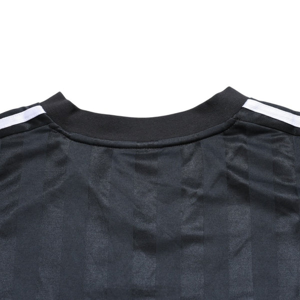 極美品 BALENCIAGA バレンシアガ × アディダス オーバーサイズ サッカー ゲームシャツ 723663 TNV13 ユニフォーム シャドーストライプ エンブレム ブラック ホワイト 3サイズ 中古 4a004340