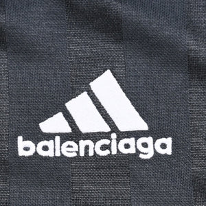 極美品 BALENCIAGA バレンシアガ × アディダス オーバーサイズ サッカー ゲームシャツ 723663 TNV13 ユニフォーム シャドーストライプ エンブレム ブラック ホワイト 3サイズ 中古 4a004340