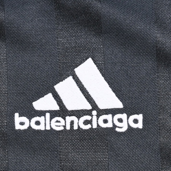 極美品 BALENCIAGA バレンシアガ × アディダス オーバーサイズ サッカー ゲームシャツ 723663 TNV13 ユニフォーム シャドーストライプ エンブレム ブラック ホワイト 3サイズ 中古 4a004340