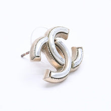 画像をギャラリービューアに読み込む, CHANEL シャネル ココマーク ピアス 重量約3.05g A14B刻印 メタル シルバー ゴールド バイカラー 片耳用 美品 中古 4c060785